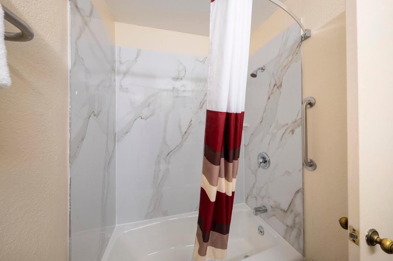 Red Roof Inn Hillsville Εξωτερικό φωτογραφία